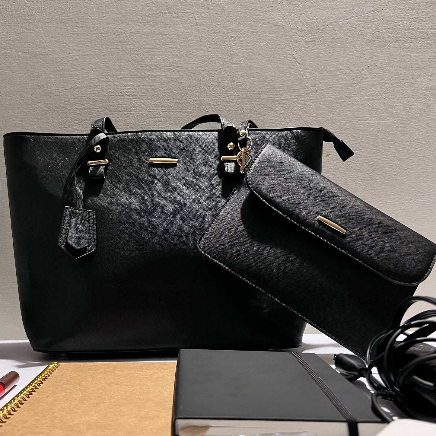 Echo Black - Tote bag with a complementary makeup pouch