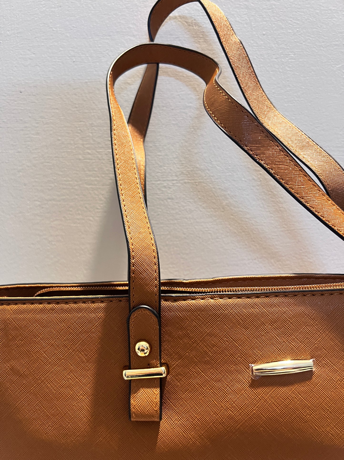 Echo Brown - Tote bag with a complementary makeup pouch
