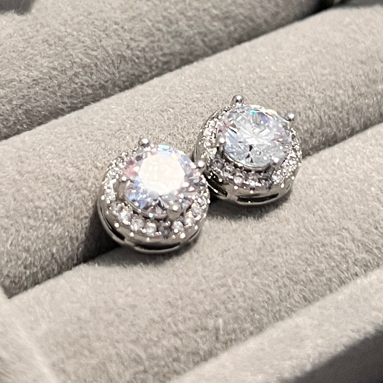 Elegant Silver Round Step Zircon Tops