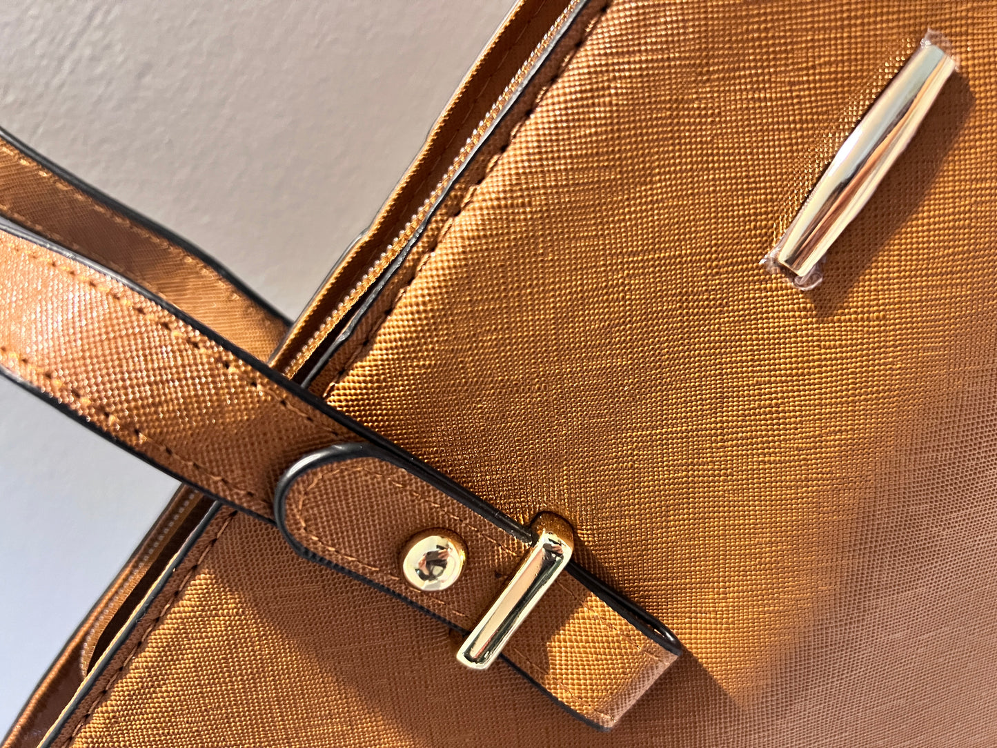 Echo Brown - Tote bag with a complementary makeup pouch