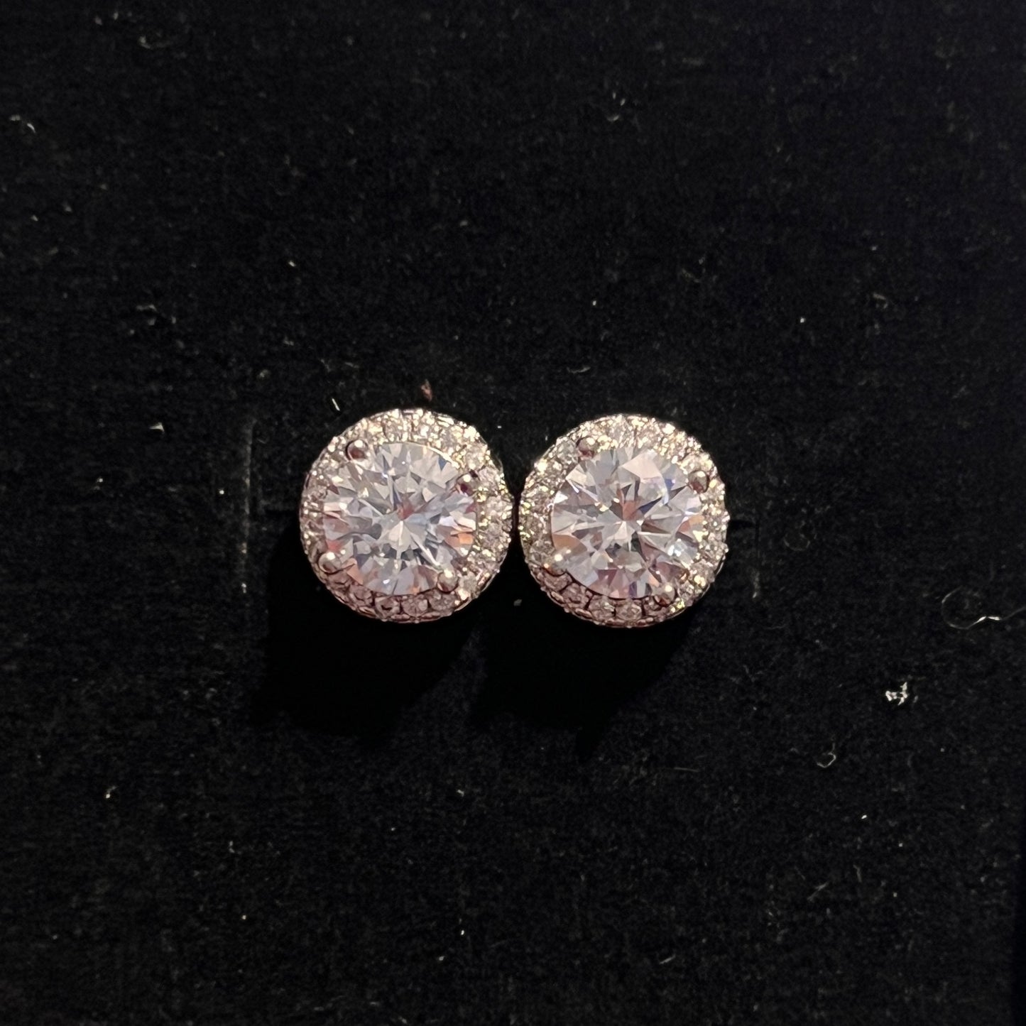 Elegant Silver Round Step Zircon Tops