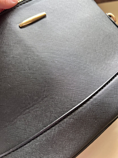 Dusk Black - Shoulder bag with a cardholder