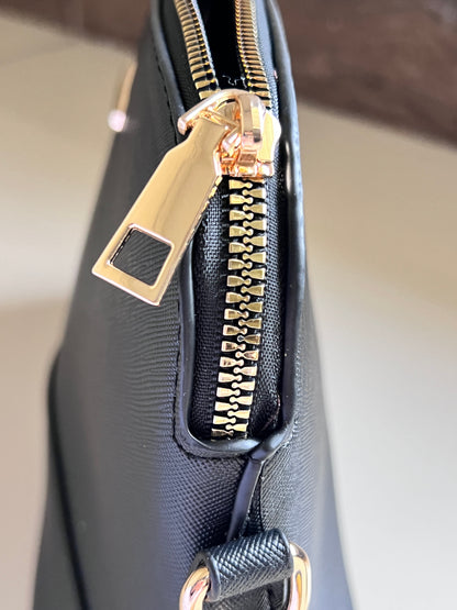 Dusk Black - Shoulder bag with a cardholder