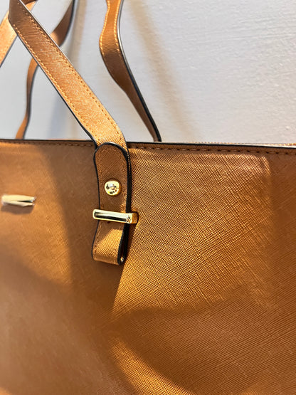 Echo Brown - Tote bag with a complementary makeup pouch